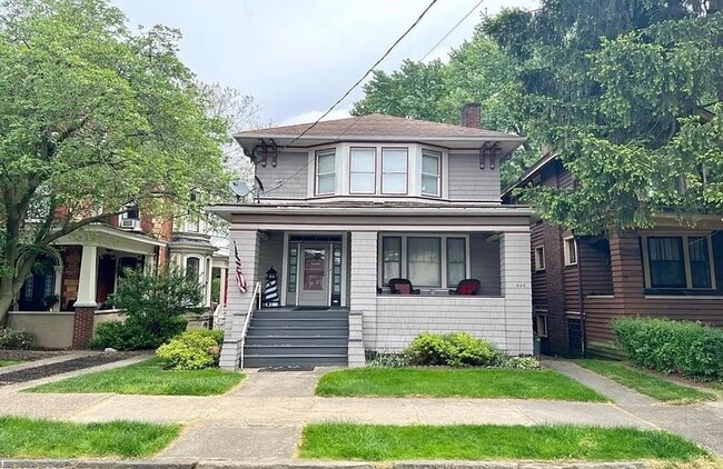 Building Photo - Front St Unit 2