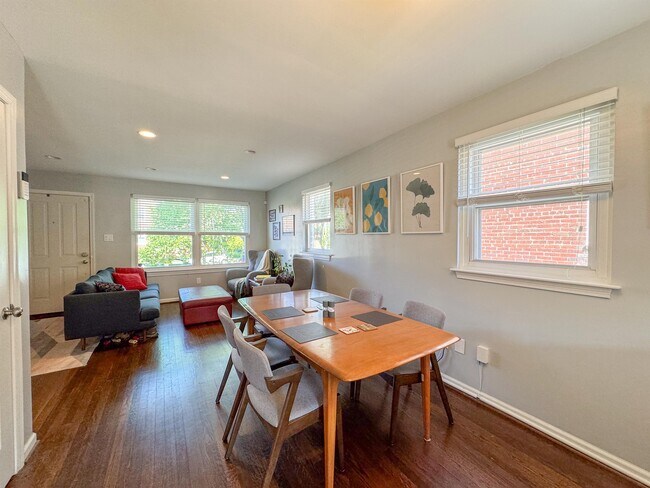 Photo - 521 Madison St NE