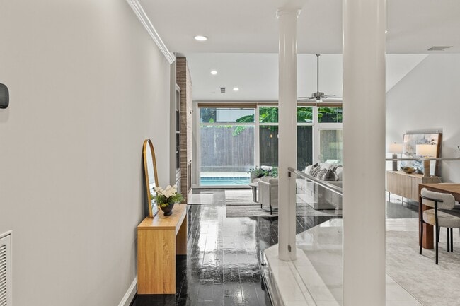 Photo - 2607 University Blvd