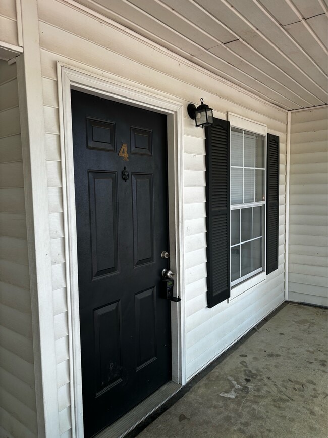 Building Photo - 216 S Mulberry St