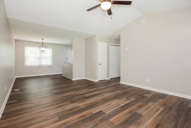 Photo - 103 Duff St
