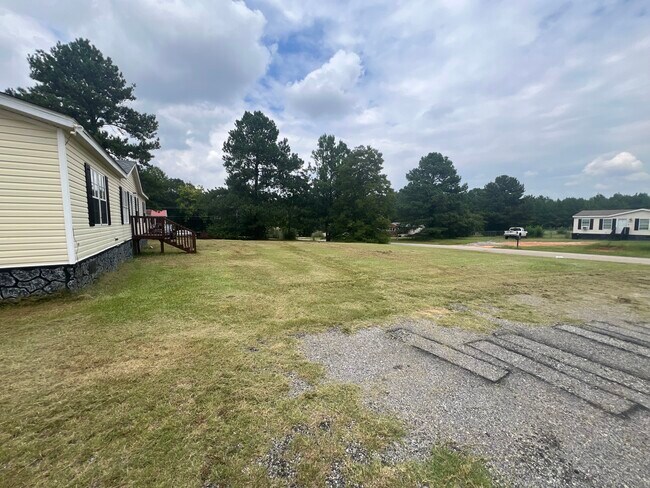 Privacy From Neighbor - 102 Nina Cir House