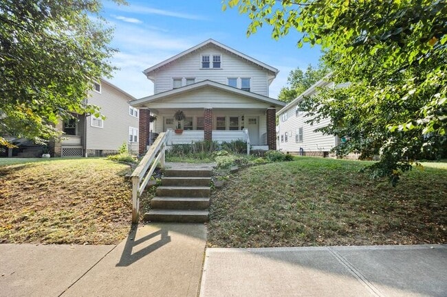 Building Photo - 925 Thomas Rd Rental