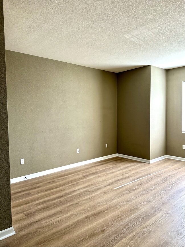 Master bedroom. - 8412 S Holland Ct Unit #207