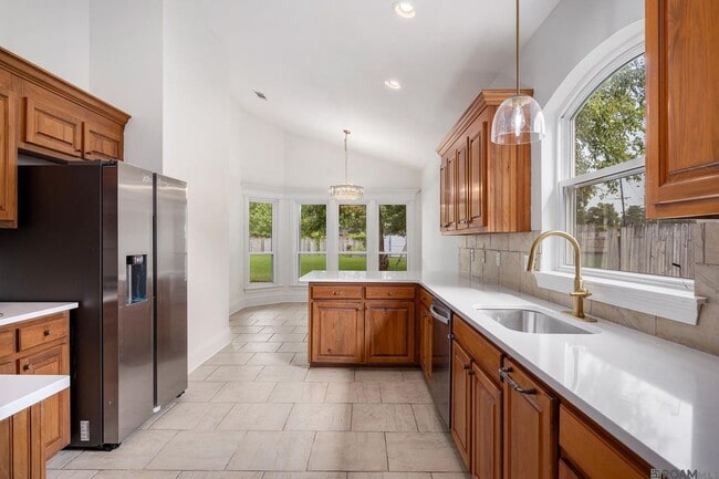 10417 Oakline Dr