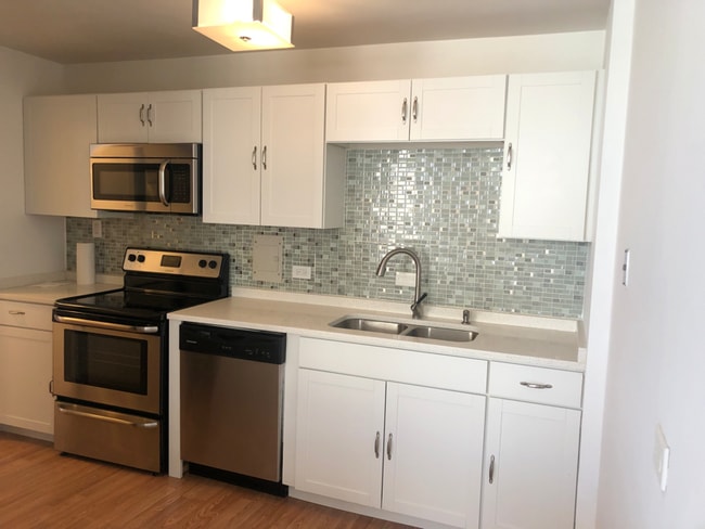 Photo - 5701 N Sheridan Rd