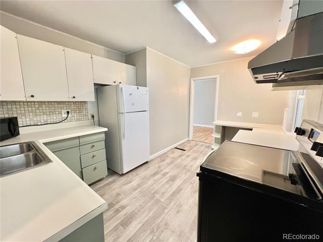 Photo - 3201 S Holly St