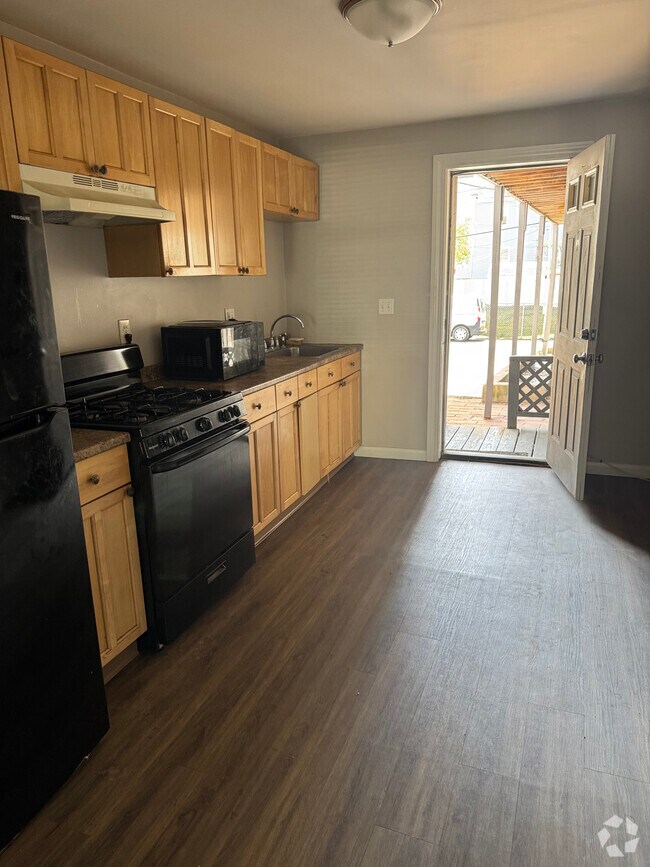 Building Photo - 132 Pearl St Unit 2 Rental