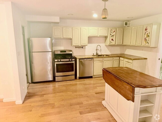 Building Photo - 556 Decatur St Rental