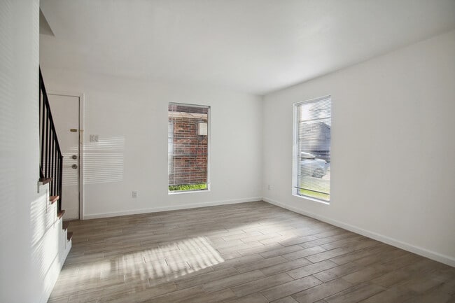 Photo - 424 Deckbar Ave Unit C