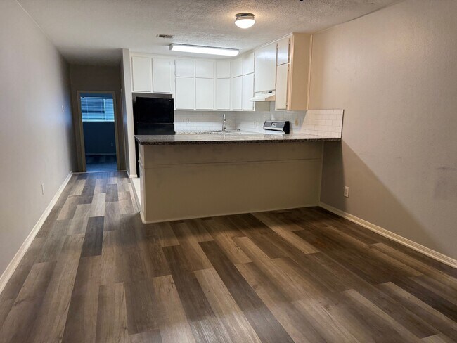 Photo - 400 W Texas Ave Unit 2