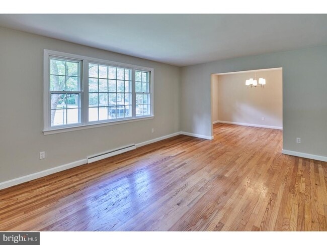 Photo - 506 Foulkstone Rd