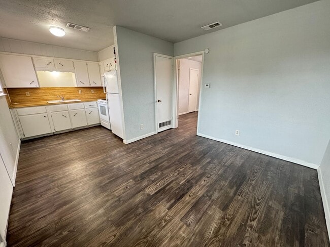 Photo - 1405 N Gray St Unit 04