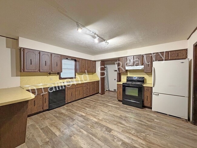 Photo - 3 Bedroom Home Located Near Sunset & Campbell