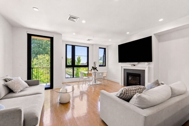 Photo - 100 Linden St Unit 203