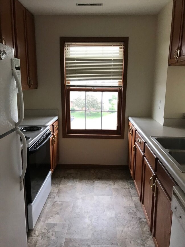 Photo - 2604 Stange Rd
