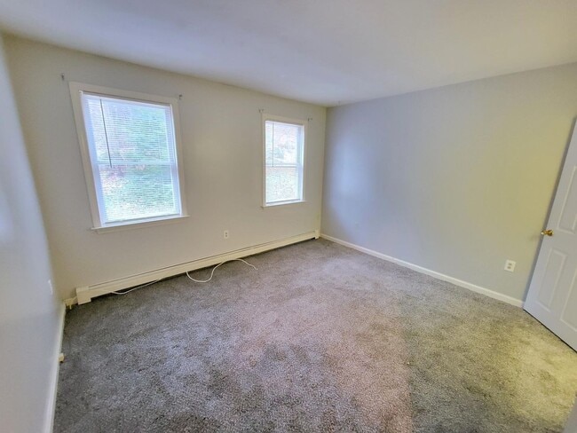 Photo - 95 Old County Rd N