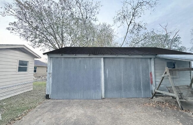 Photo - 2108 Horn Rd