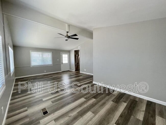738 Swan Dr