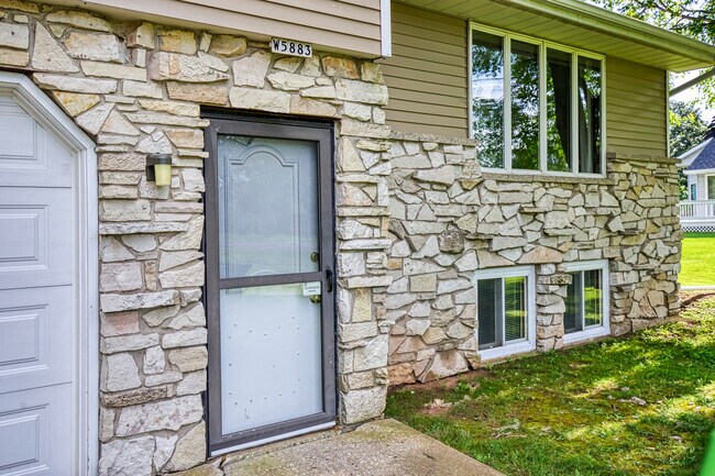 Entrance - W5881 Manitowoc Rd Unit W5883 Manitowoc Road