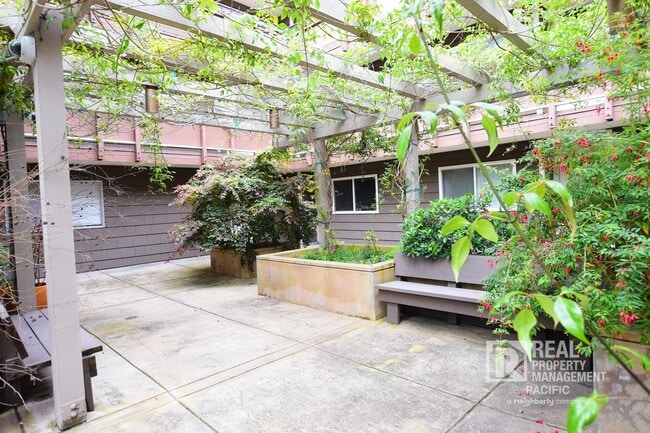 Photo - 2601 College Ave