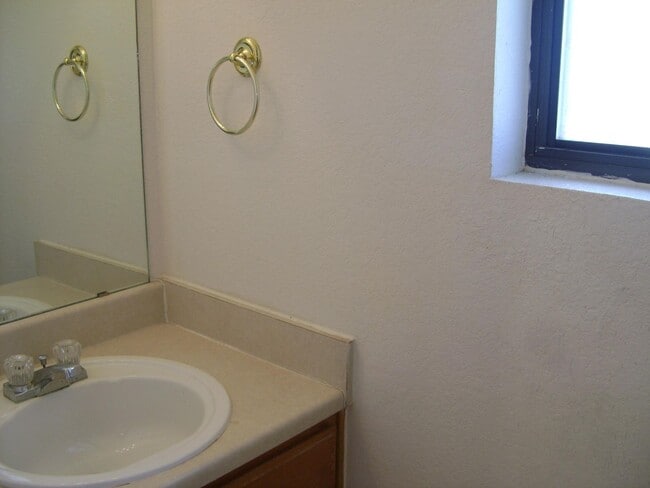 Photo - 1100 Leslie Cir Unit Apt C