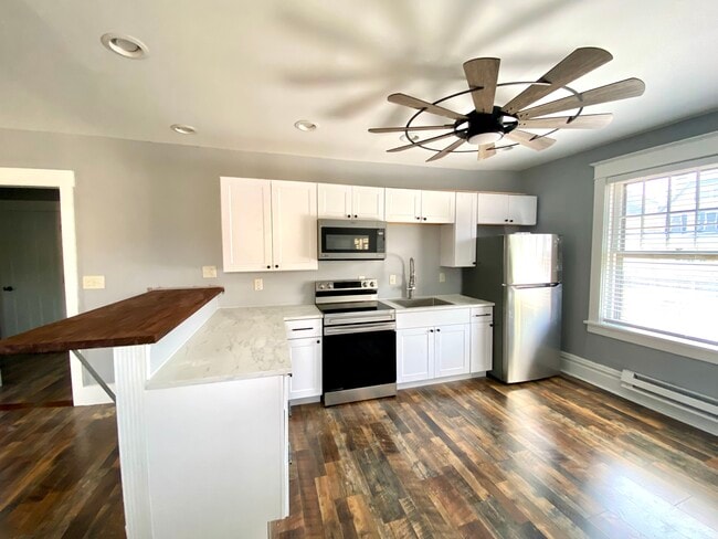 Eat in kitchen. - 605 Beechwood Ave Unit B