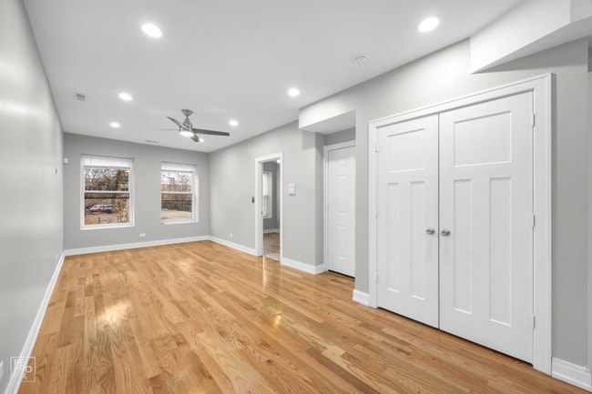 Building Photo - 3251 W Carroll Ave Unit 2