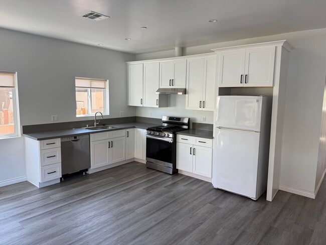 Building Photo - Shum Family Trust - R2804 Unit 2806
