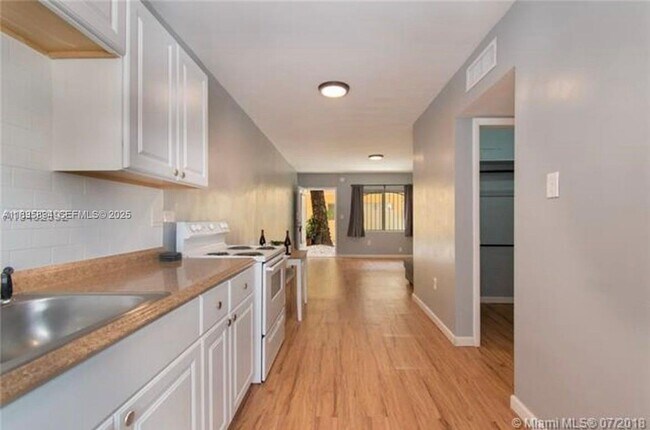 Building Photo - 75 Washington Ave Unit 9