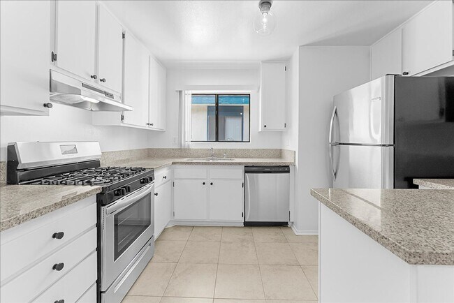 Photo - 444 W Windsor Rd Unit 10