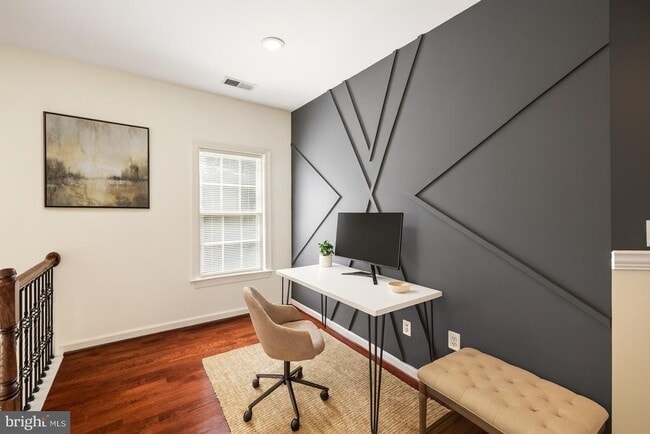 Photo - 730 Crisfield Way