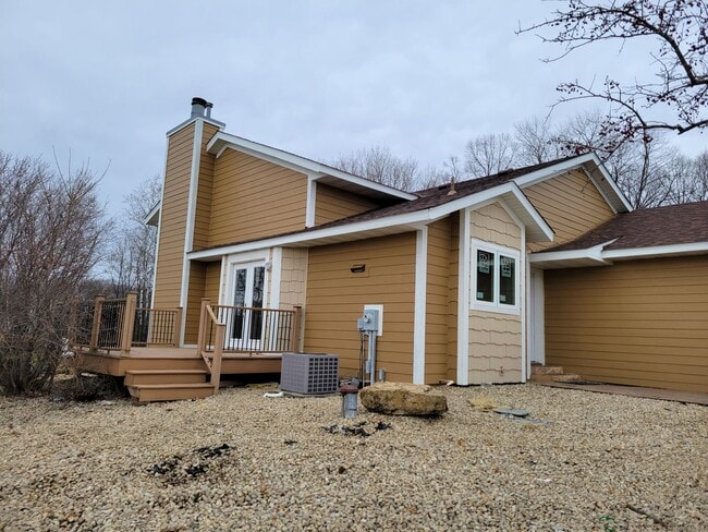 Photo - Amazing 3 bedroom home with new paint, mar...