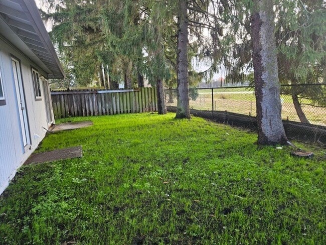 Photo - Charming 2-Bedroom Home with Garage in Prime Gresham Location