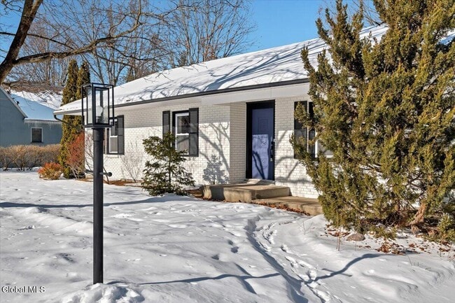 Photo - 257 W Circular St