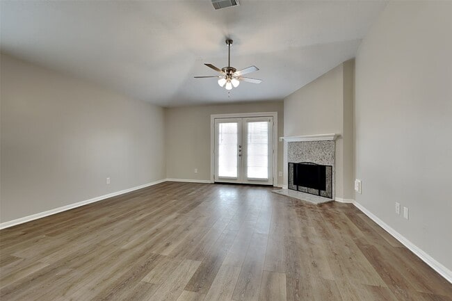 Photo - 28826 Stapleford St