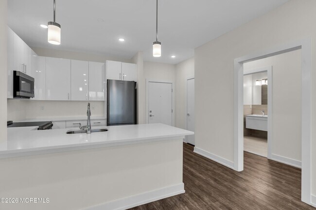 Photo - 521 Lakeview Ave Unit 315