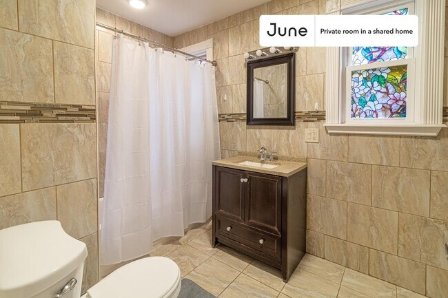 Photo - Room in Shared 4 bed/1 bath home Unidad B