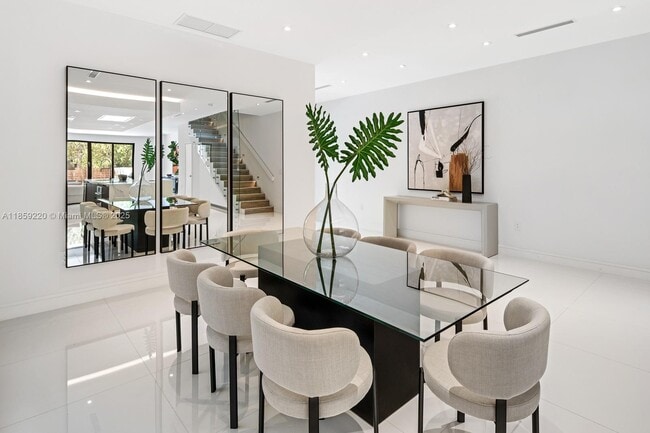 Photo - 2955 Coconut Ave