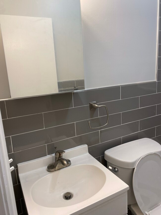48 Entwistle Ave Unit 2
