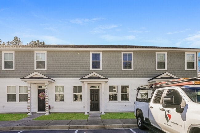 Building Photo - 137 Morning Line Dr