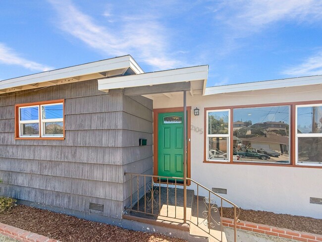Building Photo - Spacious 4BR/2BA Home in Lincoln Acres wit...