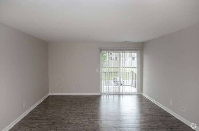 Ashland / 1BR, 1BA - 825 SF - Timber Point Apartments