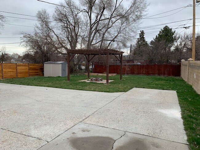 Photo - 1221 Crandall Ave S Unidad 2