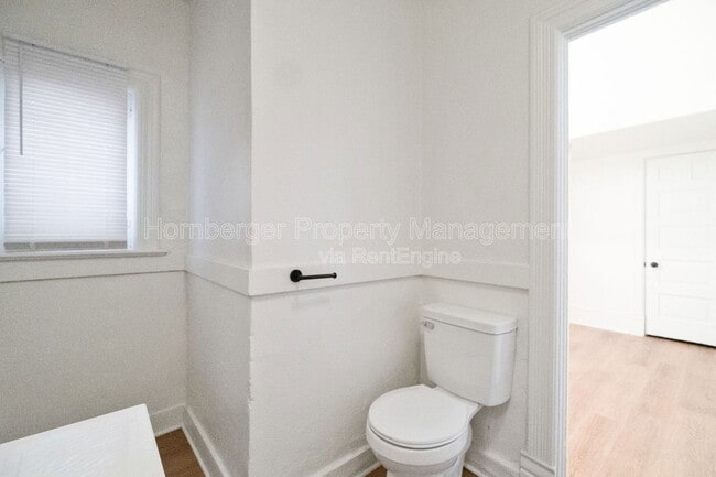 Building Photo - 1911 W 2nd Ave Unit 2