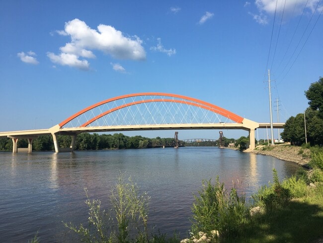 Photo - 116 2nd St E