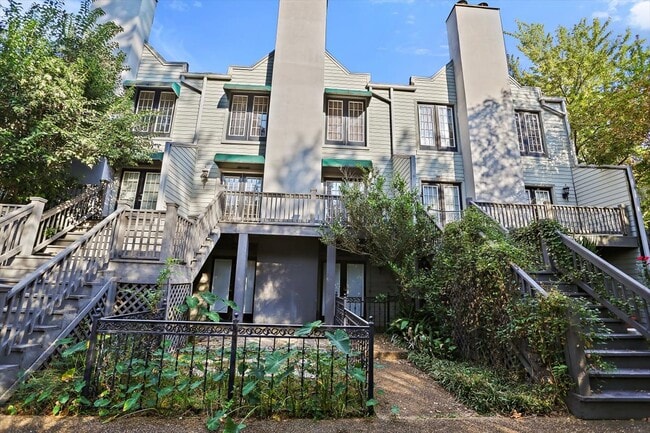 Photo - 1330 Roxbury Ct Apartment