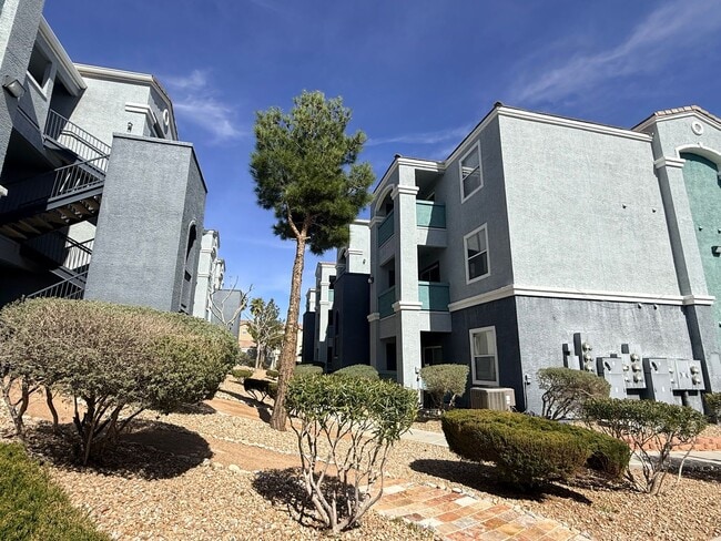 Photo - 6955 N Durango Dr