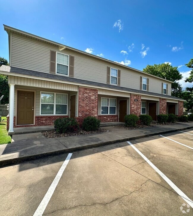 Building Photo - N Ithaca Unit 603 N Ithaca #1 Rental