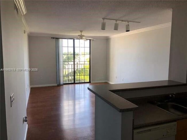 Photo - 1919 Van Buren St Unit 619a